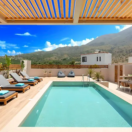 Villa Hidden Gem Private Pool & Heated Jaccuzzi *